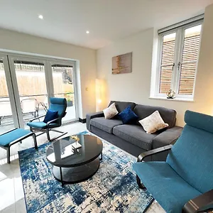 luxurious-modern-private-villa-in-brighton.brighton-hotels-england.com/